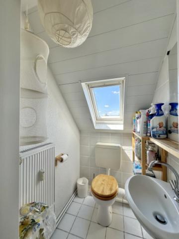 separates WC