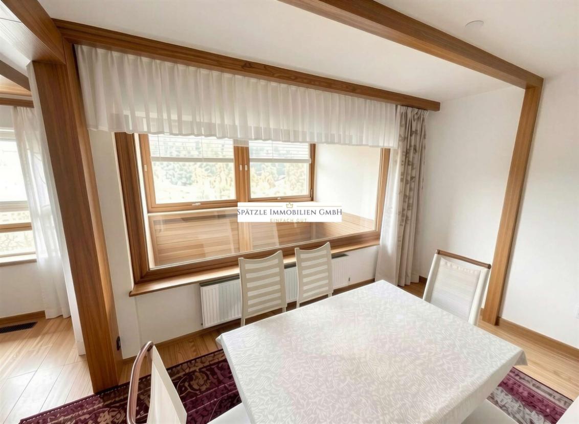 Hauptwohnung Esszimmer - (KI generiert)