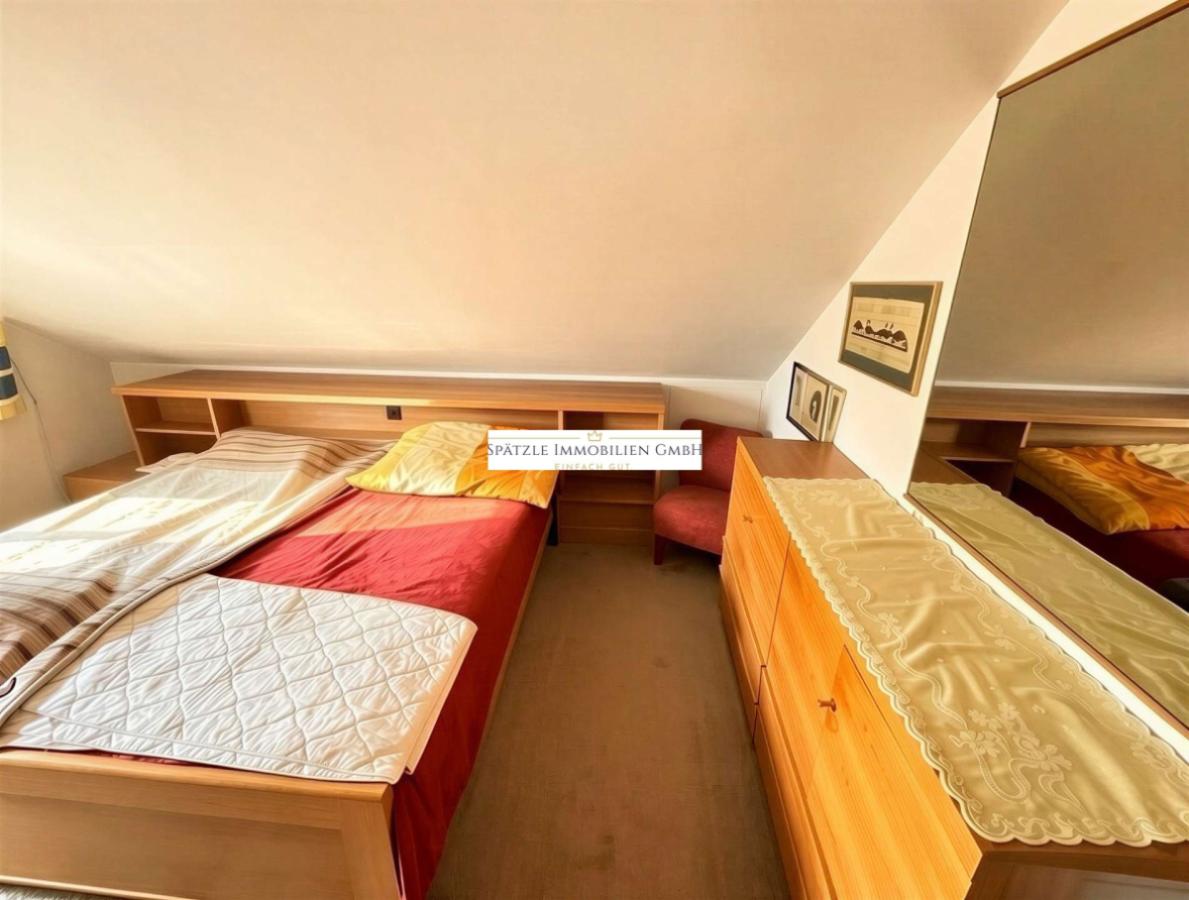 DG Hauptwohnung Schlafzimmer - (KI generiert)
