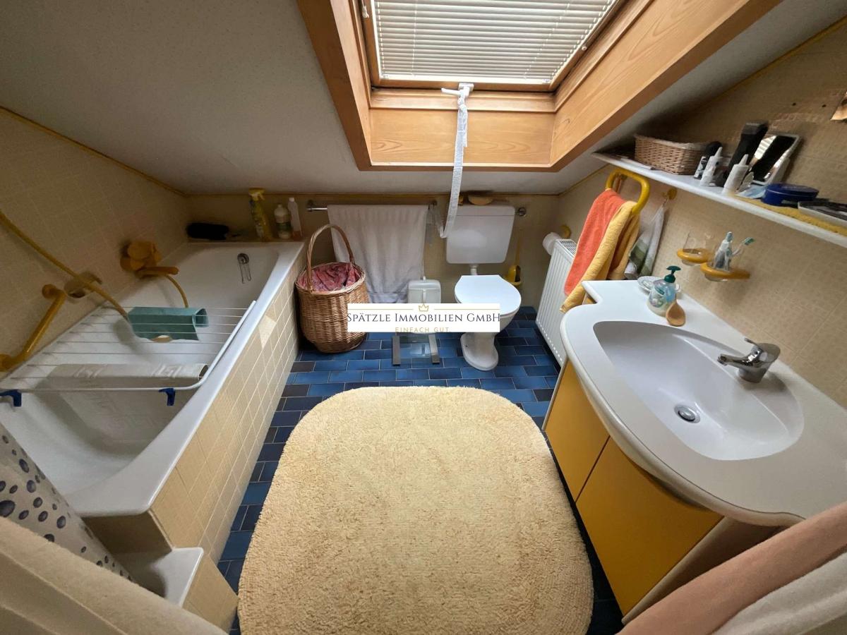 DG Hauptwohnung Badezimmer