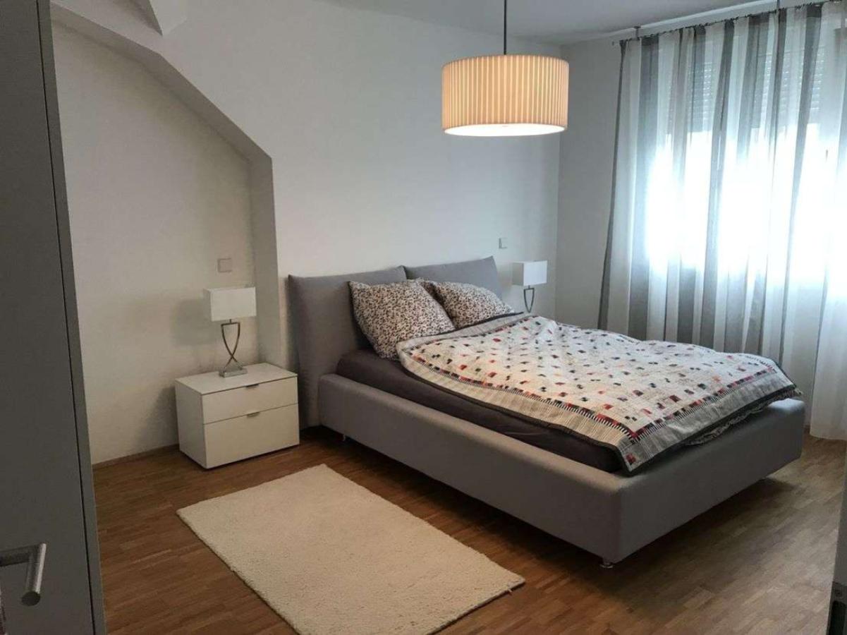 Schlafzimmer Bild 1