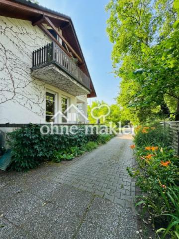 Auffahrt am Haus