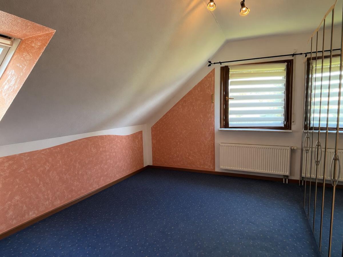 Schlafzimmer 1