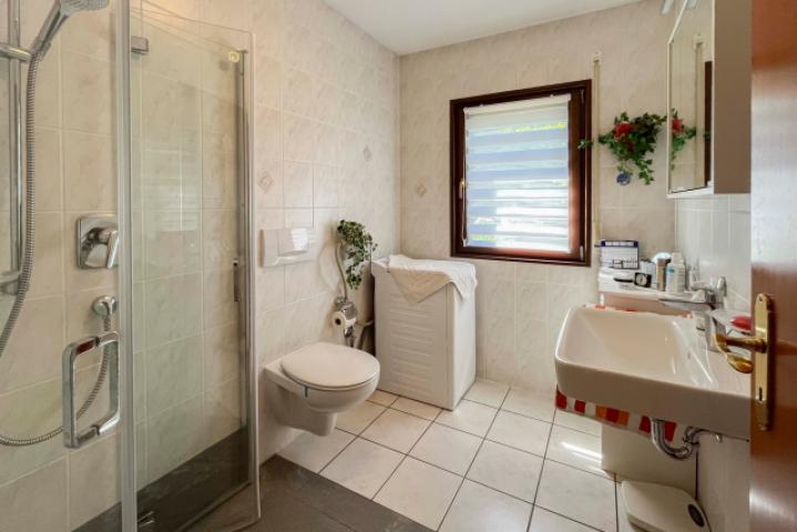 Modernes Badezimmer