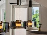 Stilvolle Designer-Hängeleuchten im Essbereich
