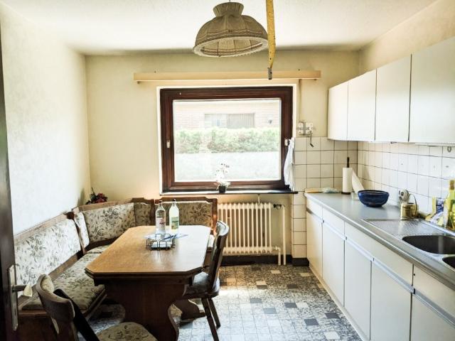 groß0e Küche EG