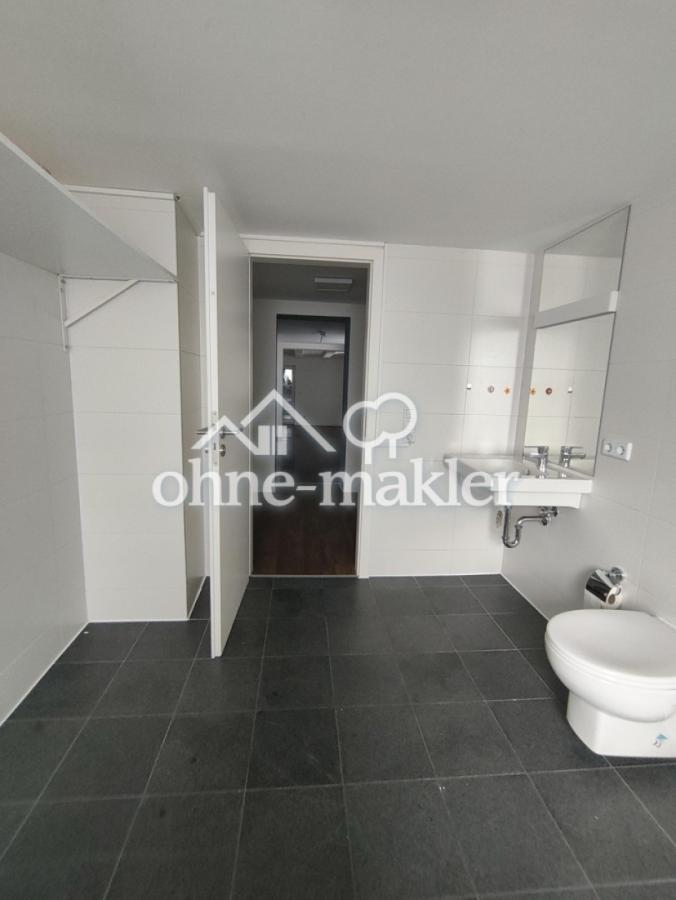 Badezimmer Blick zur Tür