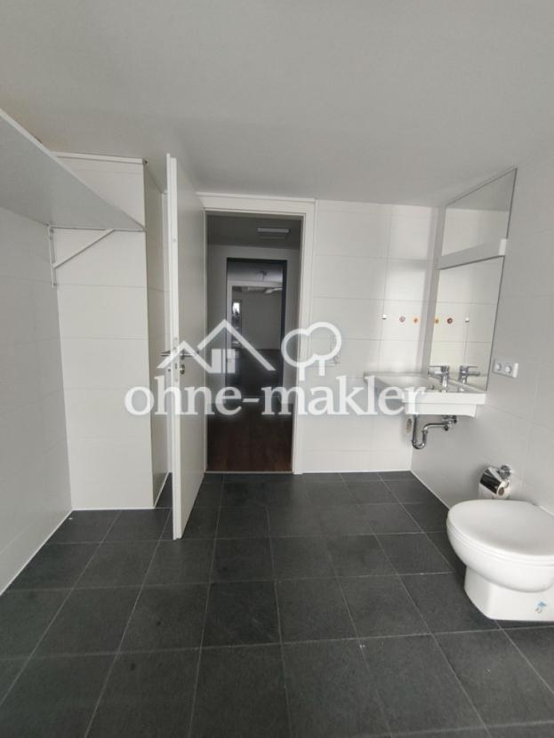Badezimmer Blick zur Tür