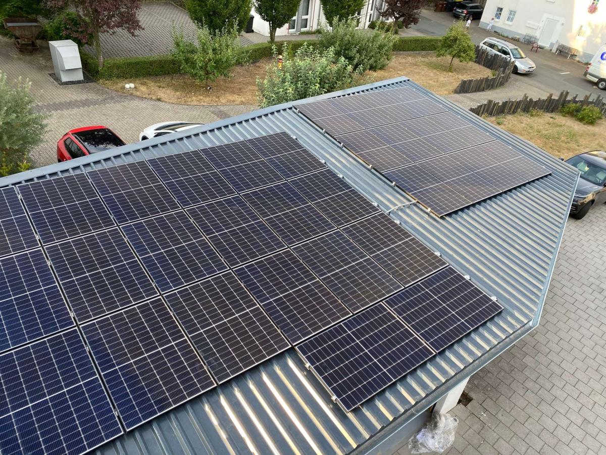 Dachanlage mit Solarmodulen