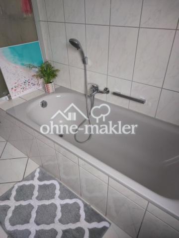 Bad mit Wanne und Dusche