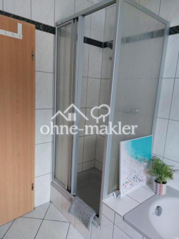 Bad mit Wanne und Dusche