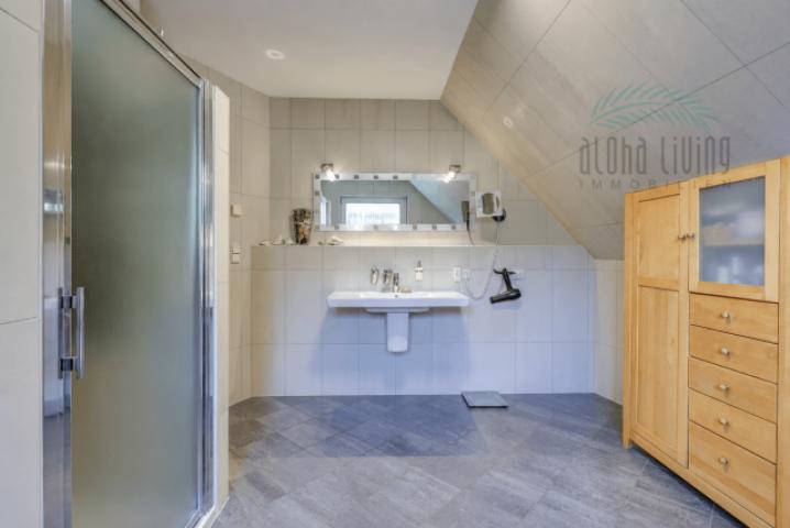 Badezimmer (OG) - visuell aufgeräumt