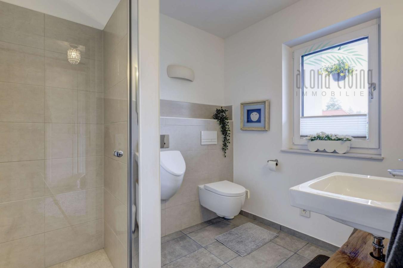 Badezimmer 1 (EG)