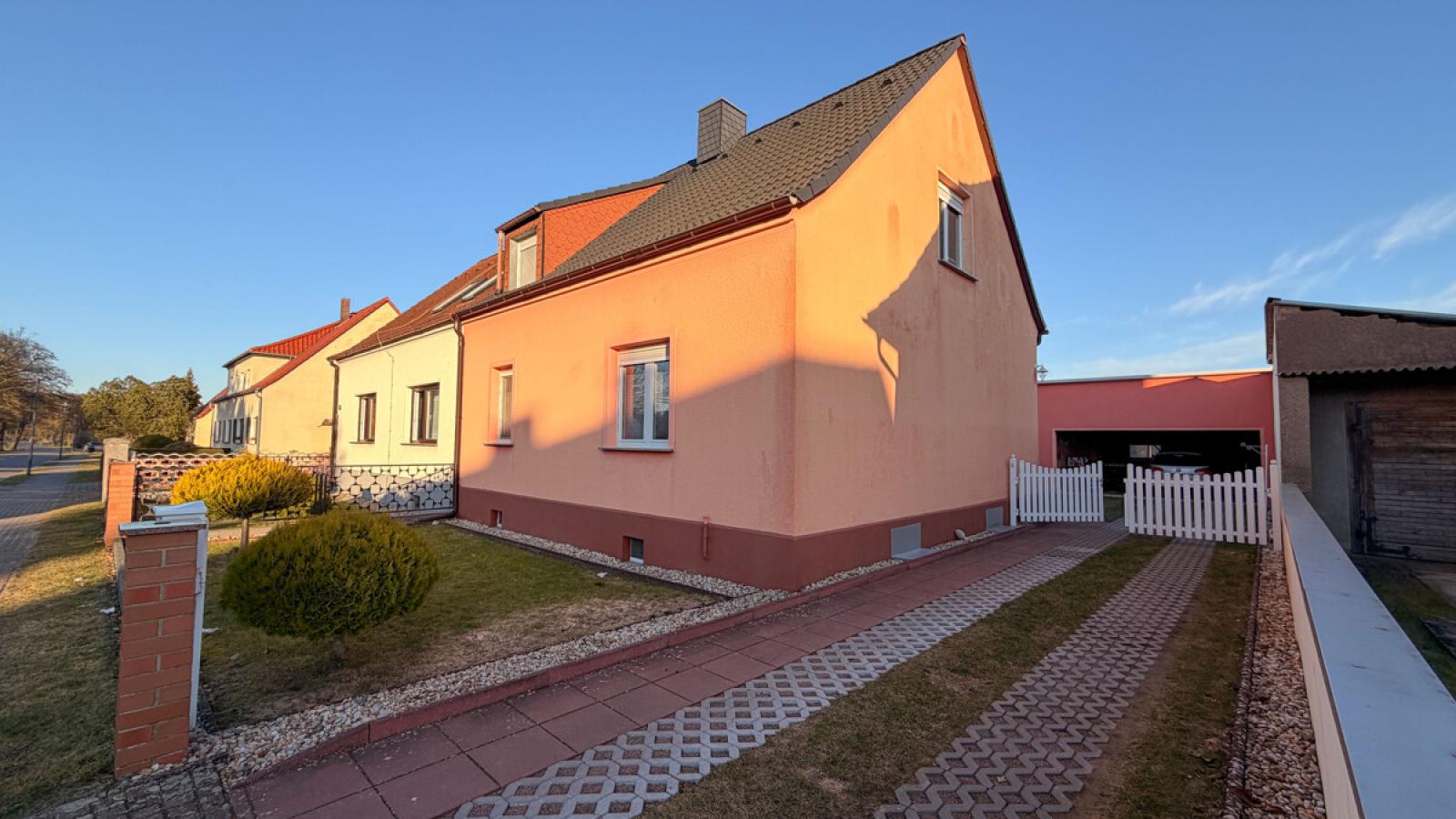 Straßenansicht