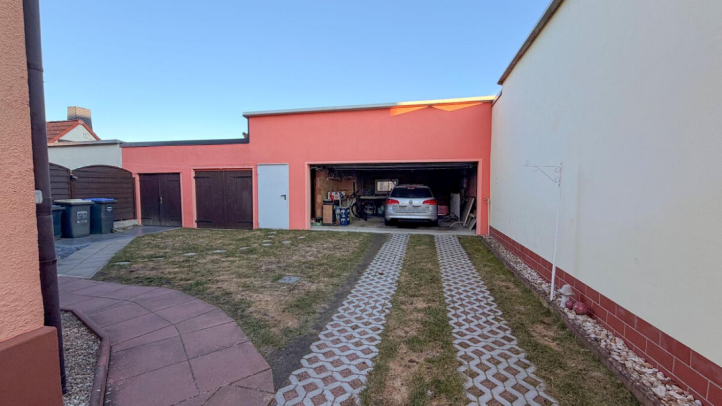 Hof / Garage