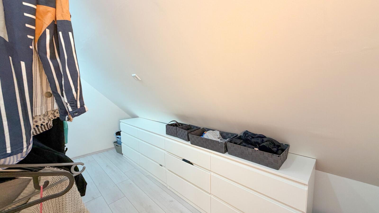 begehb. Kleiderschrank DG