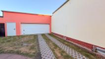 Einfahrt / Garage