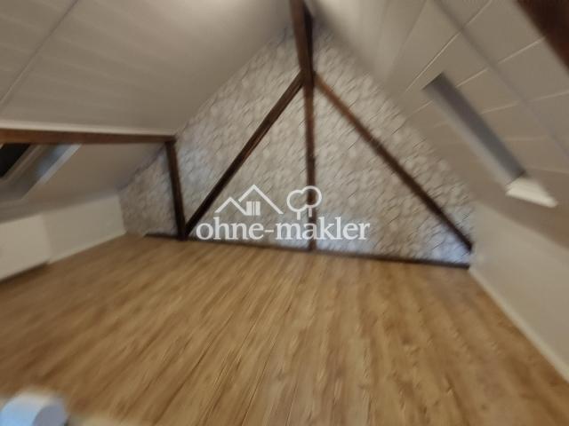 Hälfte vom Dachboden 