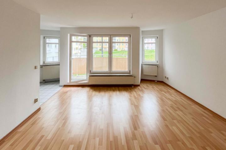 Wohnzimmer mit Balkon