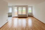 Wohnzimmer mit Balkon
