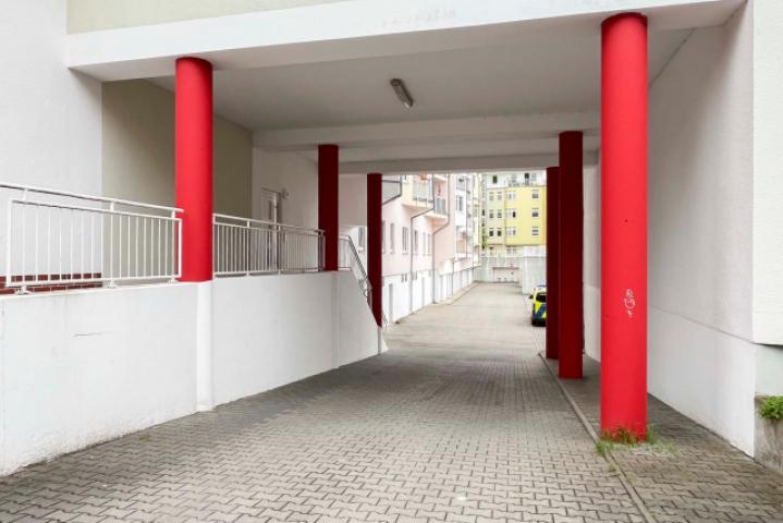 Einfahrt Garage