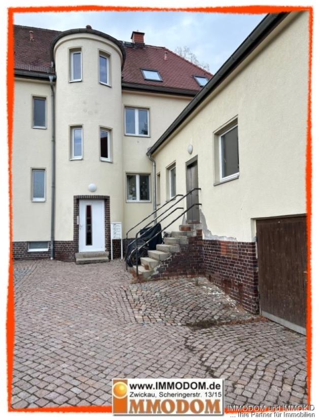 Außenansicht mit Hauseingang