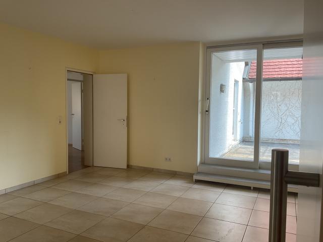 Essbereich mit Zugang zur Dachterrasse