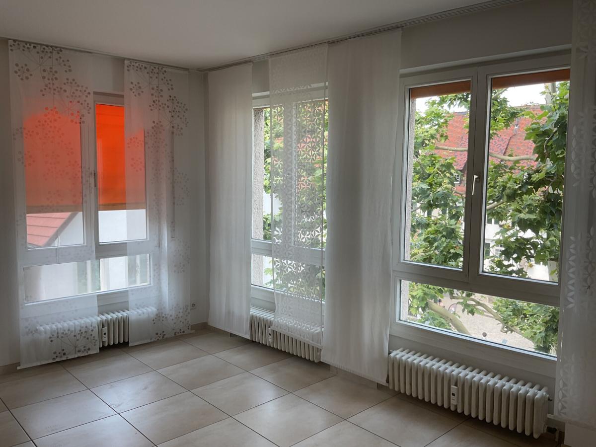 Fensterfront zum Marktbrunne