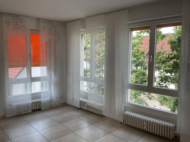 Fensterfront zum Marktbrunne