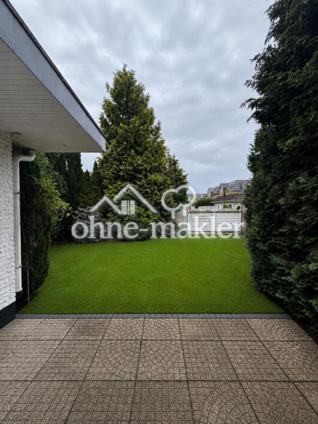 Garten Grünfläche mit KI