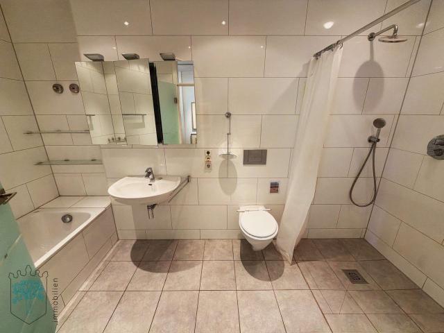 großes Badezimmer
