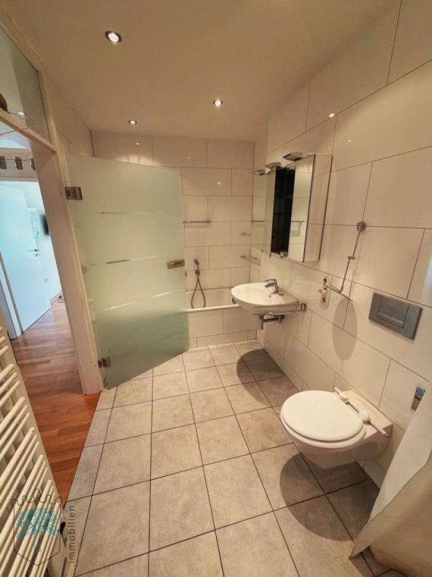großes Badezimmer