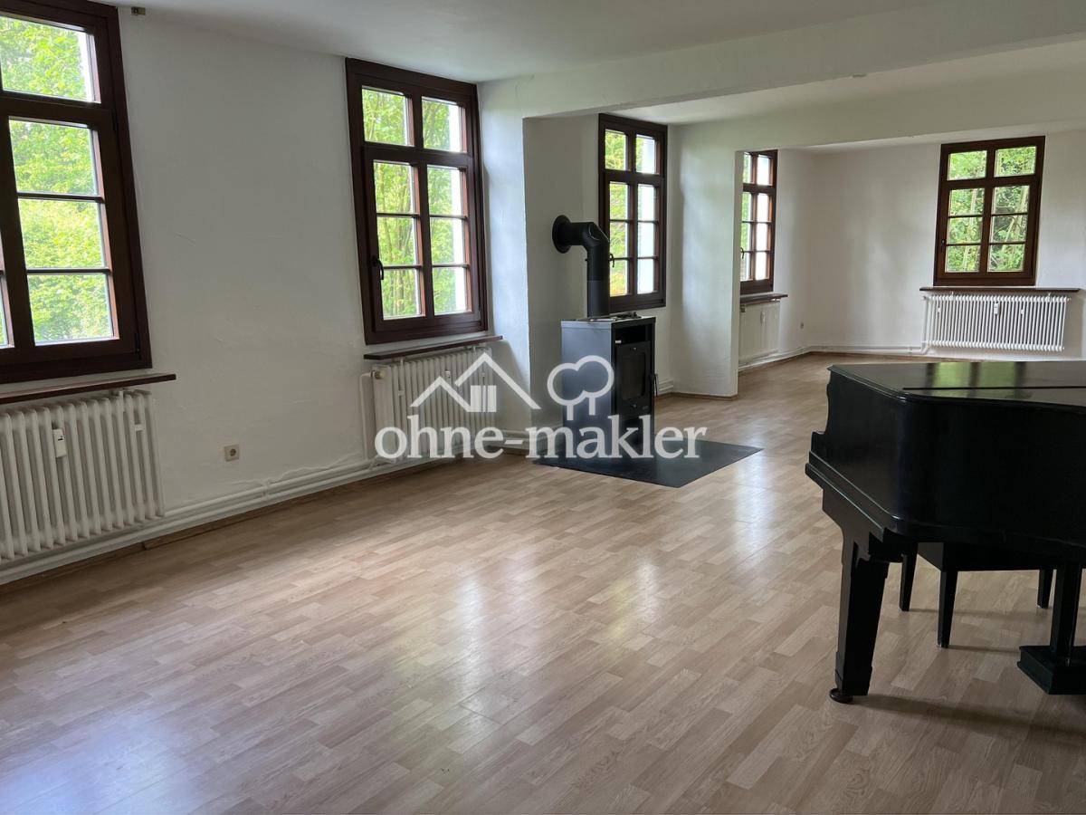 Wohnzimmer mit Kamin 