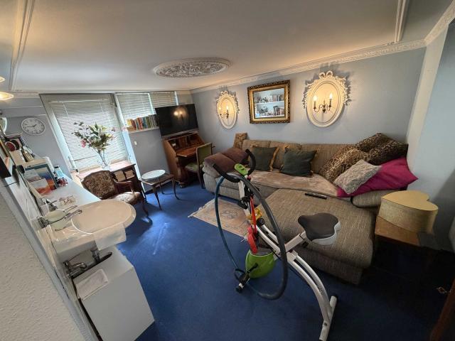 Keller / Souterrainwohnung: Wohnzimmer