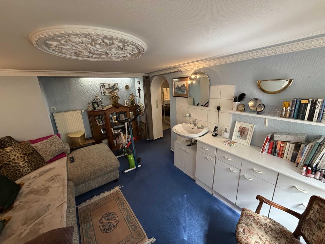 Keller / Souterrainwohnung: Wohnzimmer