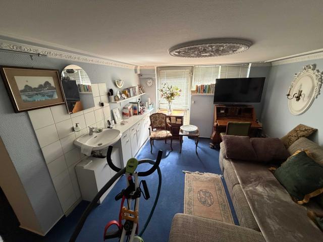 Keller / Souterrainwohnung: Wohnzimmer