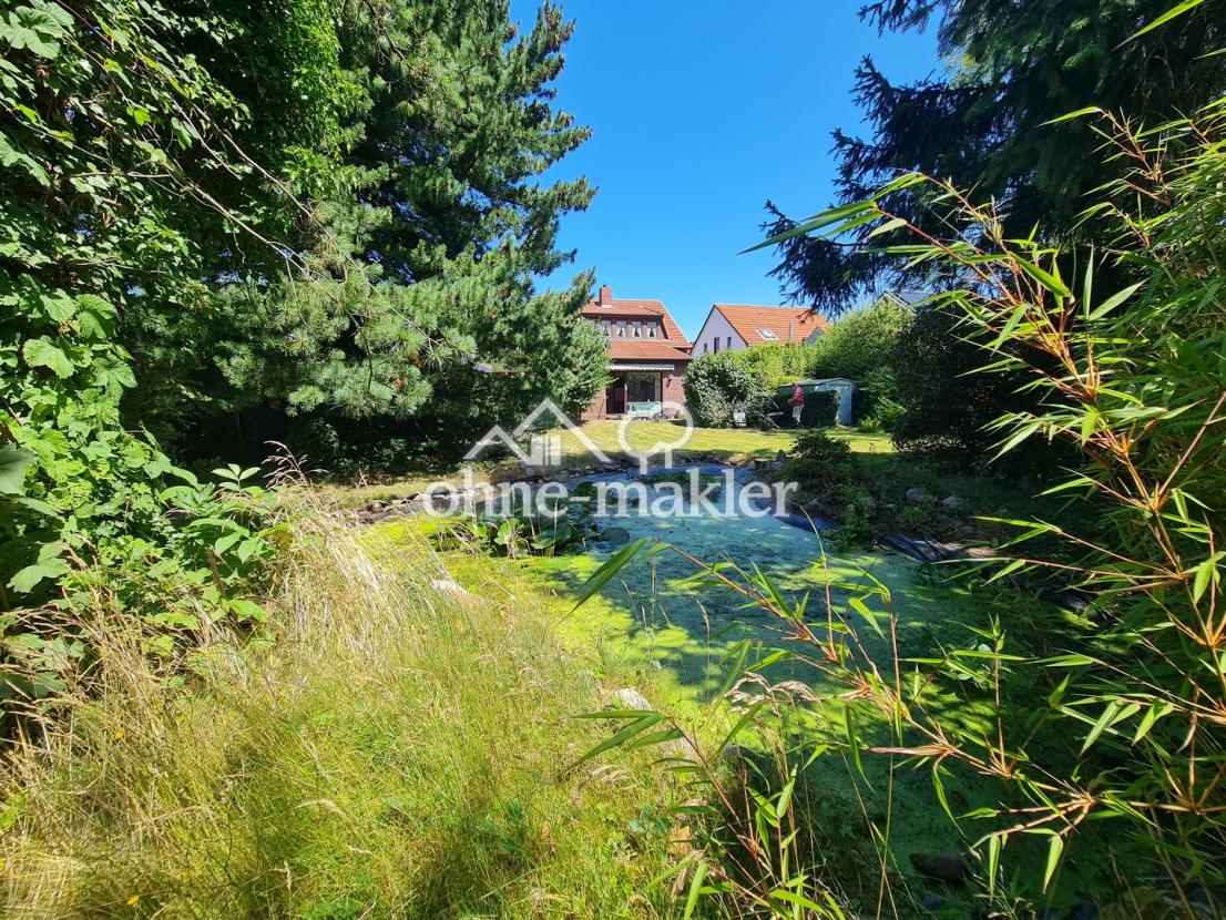 Von hinter dem Teich zum Haus