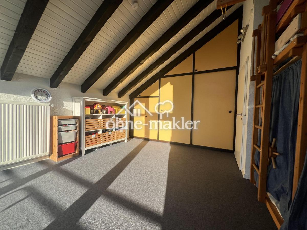 Zimmer mit Balkon im OG