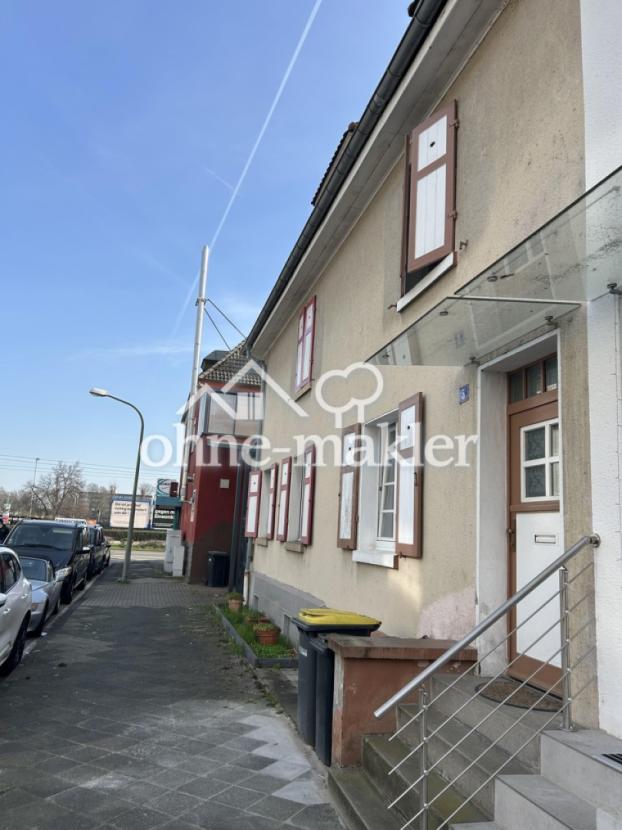 Vorderansicht + Umgebung 