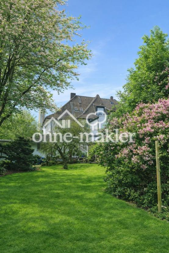 Blick aus dem Garten aufs Haus