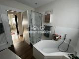 Bad 1.OG Blick Wanne/Dusche