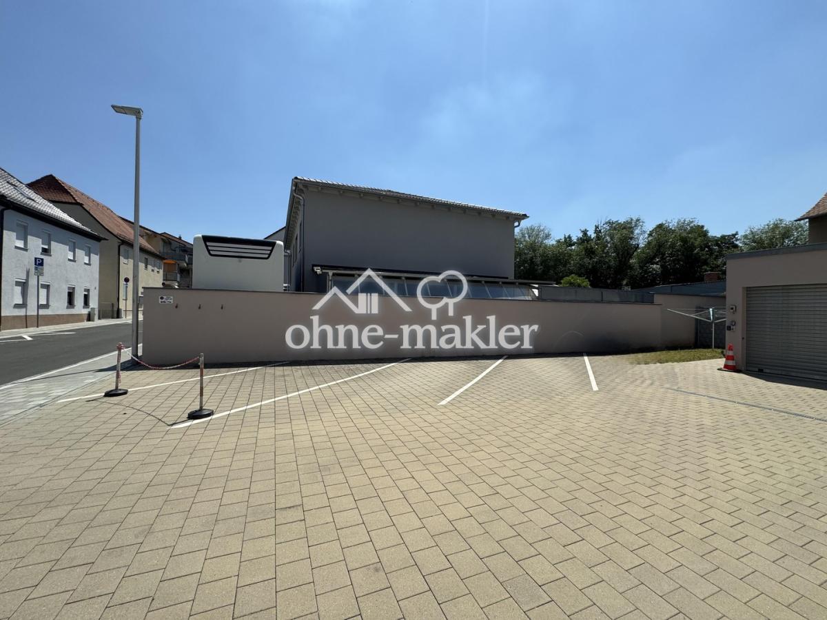 Hof mit Außenstellplatz