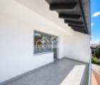 Großer überdachter Balkon