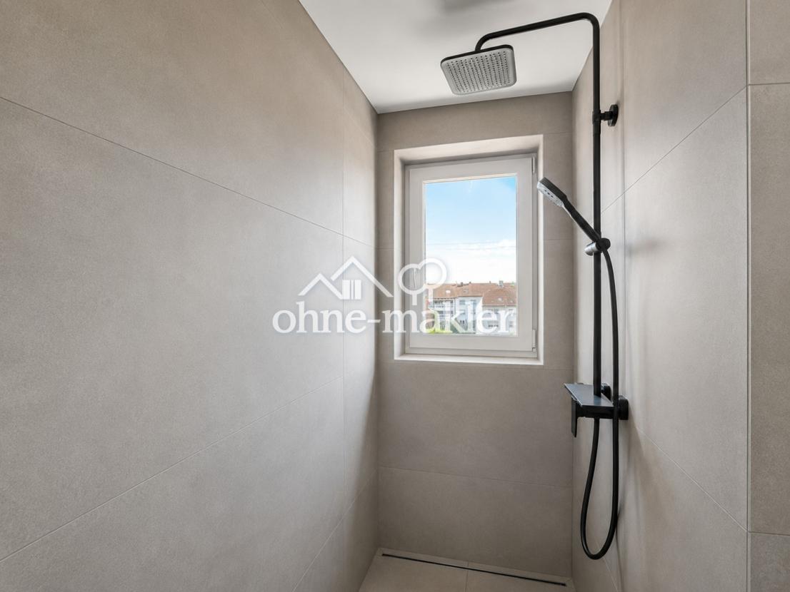 Große Walk-in-Dusche