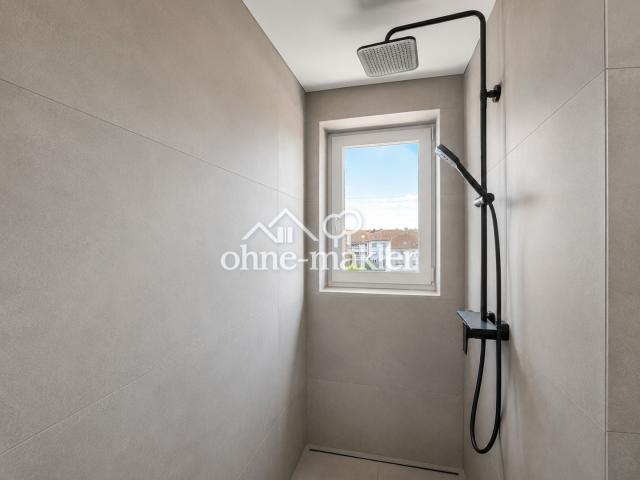 Große Walk-in-Dusche