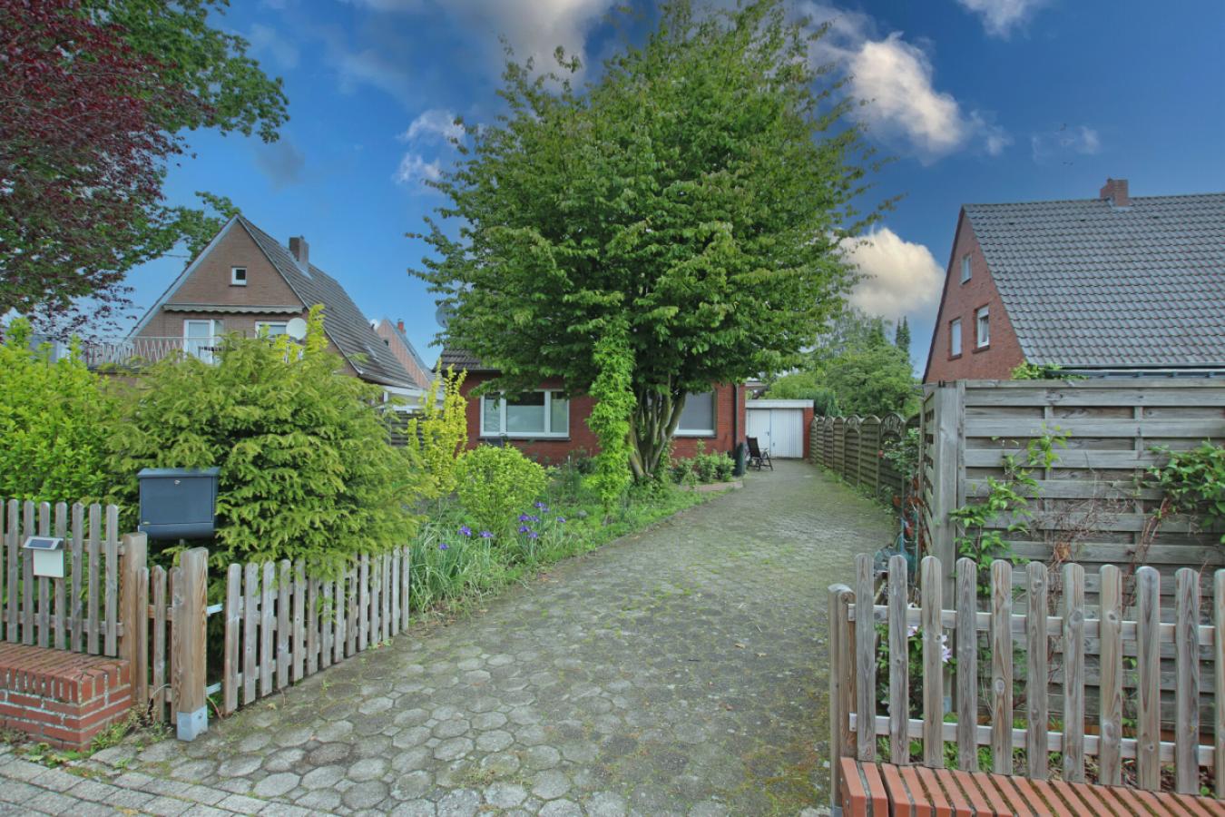 Auffahrt Straßenansicht
