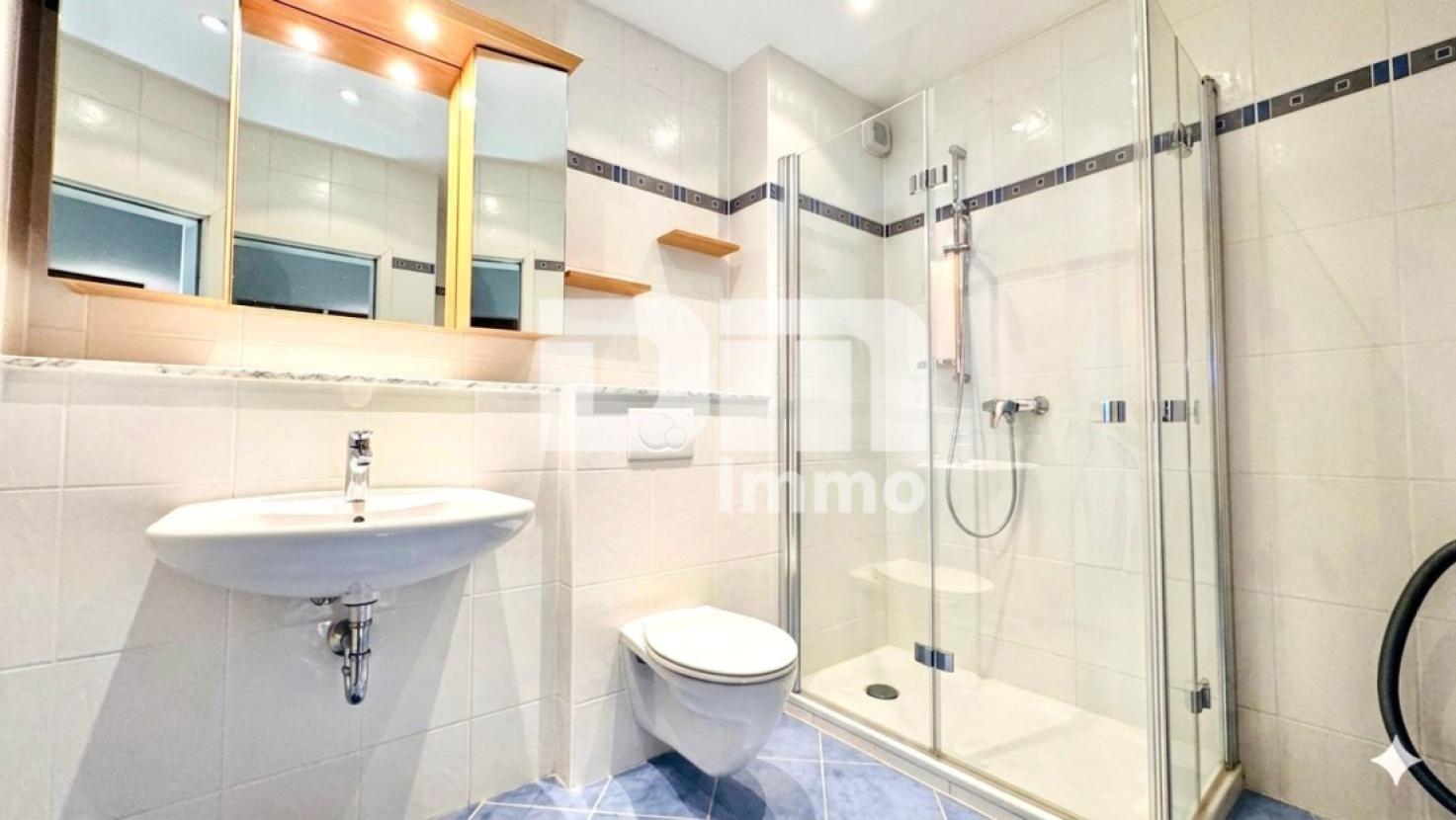 Badezimmer / Dusche / Handtuchwärmer