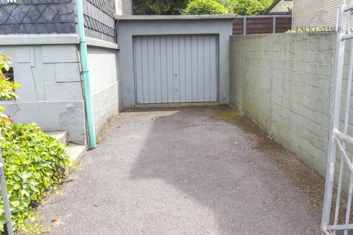 Garage und Stellplatz 