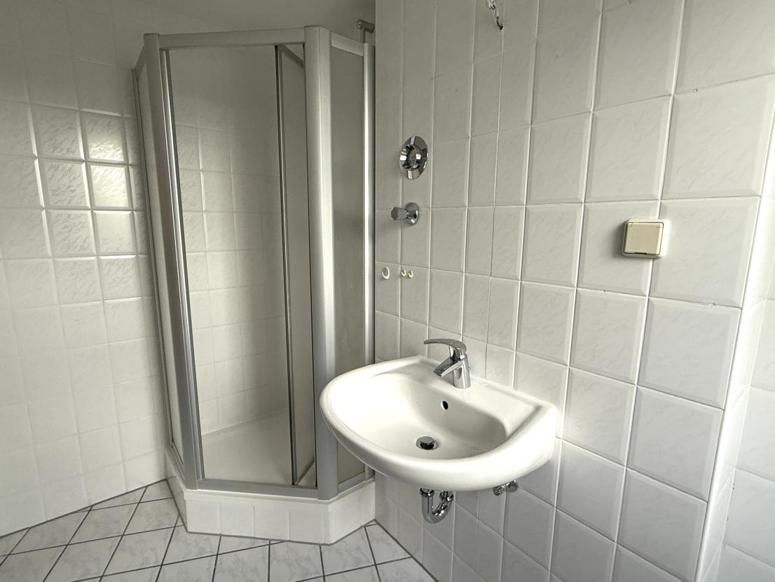 Bad mit Dusche & Wanne 