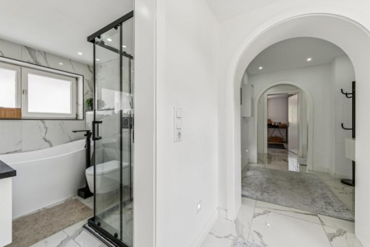 OG: Badezimmer